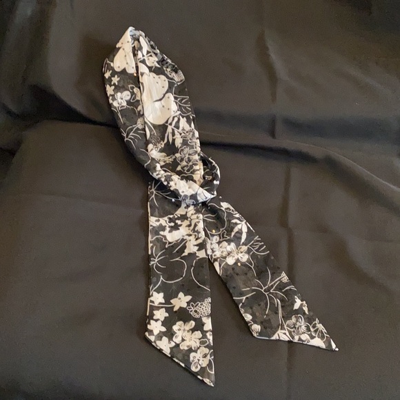 Black and White sequins Floral Scarf - Picture 3 of 6